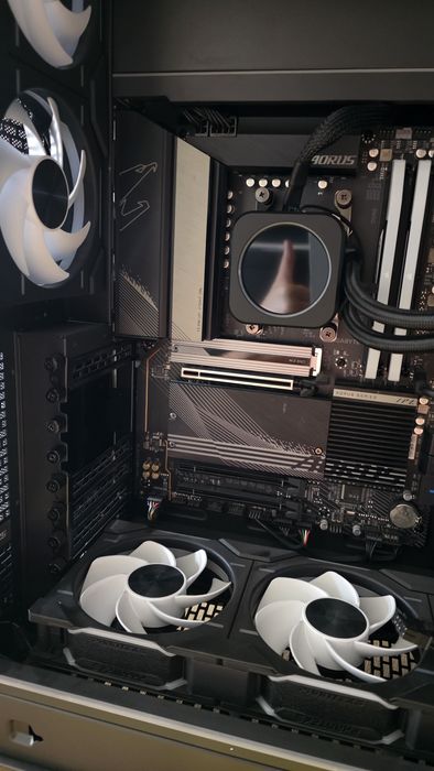 Nv7 rgb premium 12x d30 Komplet b650 aorus bequiet 850w h150i capelix lcd