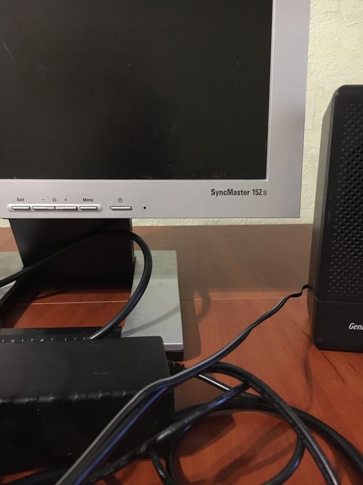 Монітор та колонки