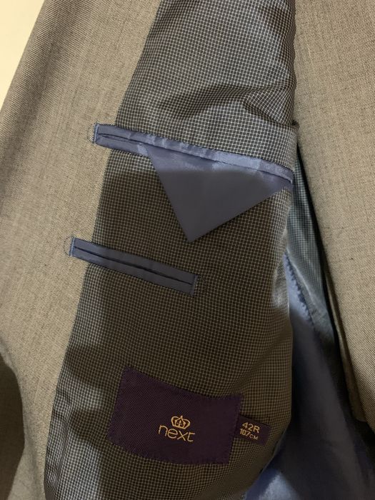 Продам строгий костюм Next