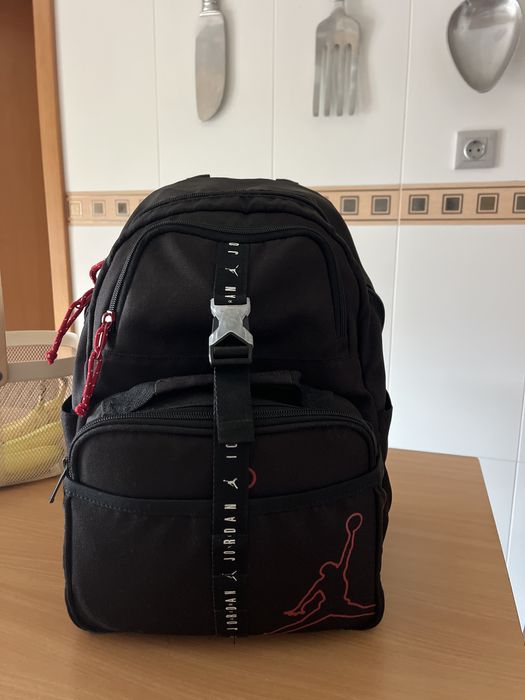 Mochila Jordan com lancheira térmica integrada