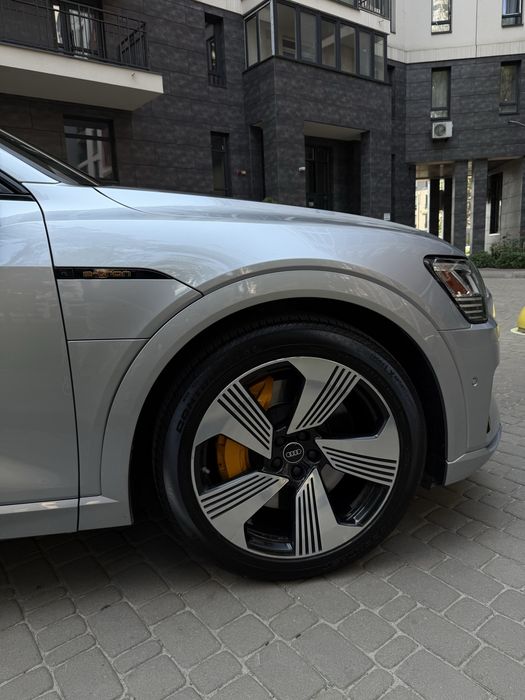 Audi e-tron 2022 VIN WA1LAAGE2PB018669 фото оголошення 18 з 24