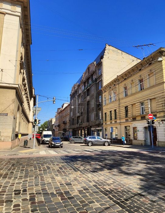 Продаж Комерція Центр навпроти Головної пошти,ц.260000 у.о