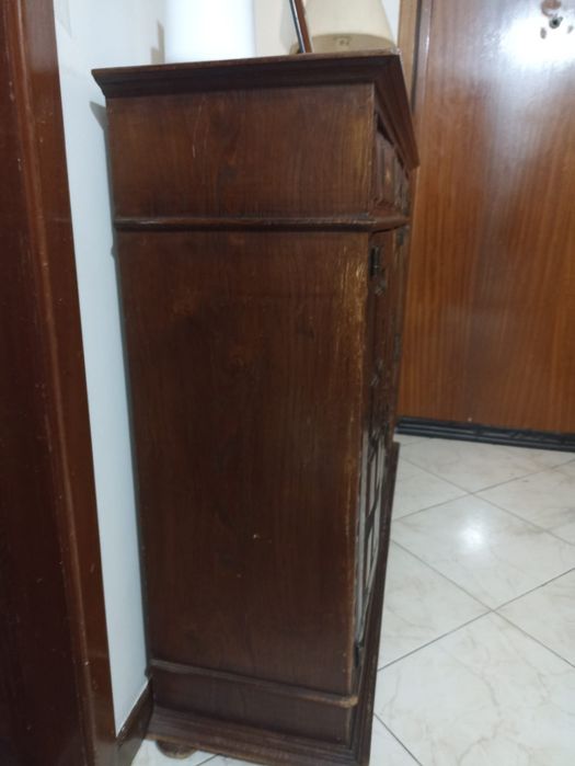 Sapateira em madeira maciça