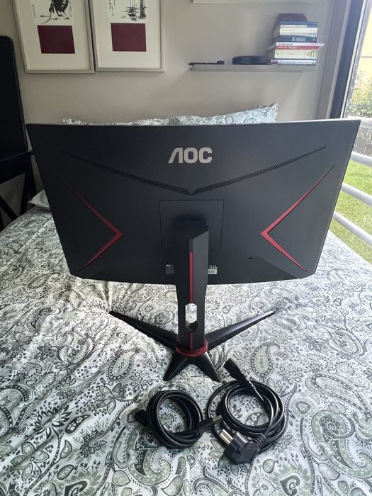 Monitor Gaming Curvo 27" AOC 240Hz – Como Novo sem Caixa