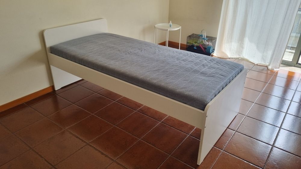Cama IKEA SLAKT com colchão de molas | COMO NOVA