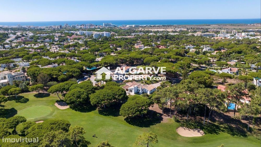 Charmosa moradia V3 frente ao Old Course em Vilamoura, Algarve