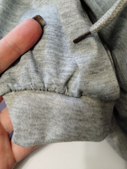 Лёгкая кофта с капюшоном