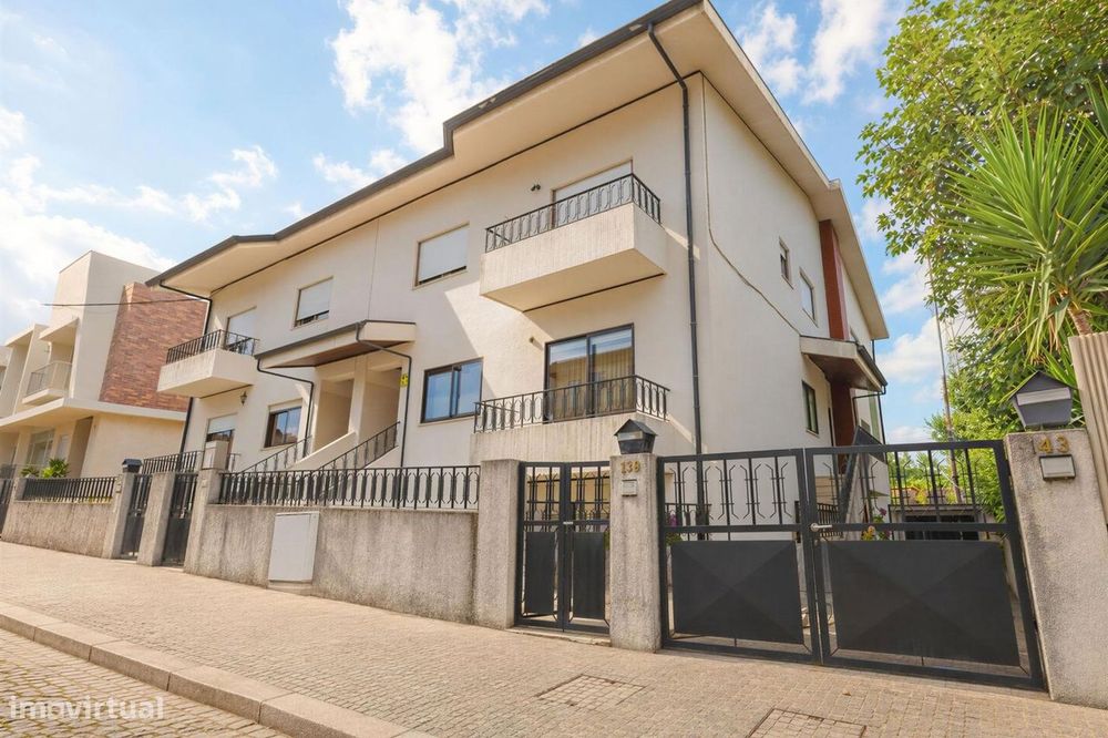 Andar-Moradia T3 Com Garagem Box E Varanda | Vermoim – Maia