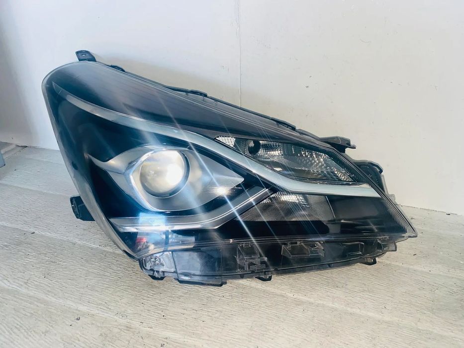 Farol Direito Toyota Yaris - 2017 / 2020