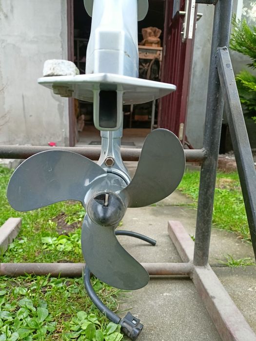 Sprzedam silnik zaburtowy Honda 6 km.