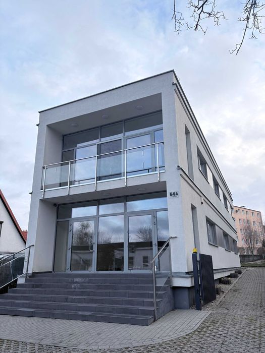 Lokal z własnym wejściem i parkingiem