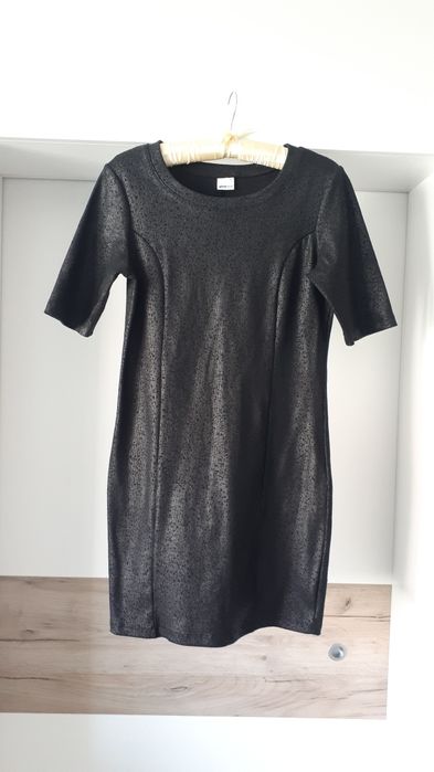 Czarna sukienka a'la skóra 40