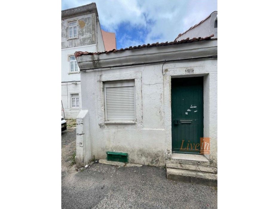 Moradia T1 para Reabilitação em Alcântara