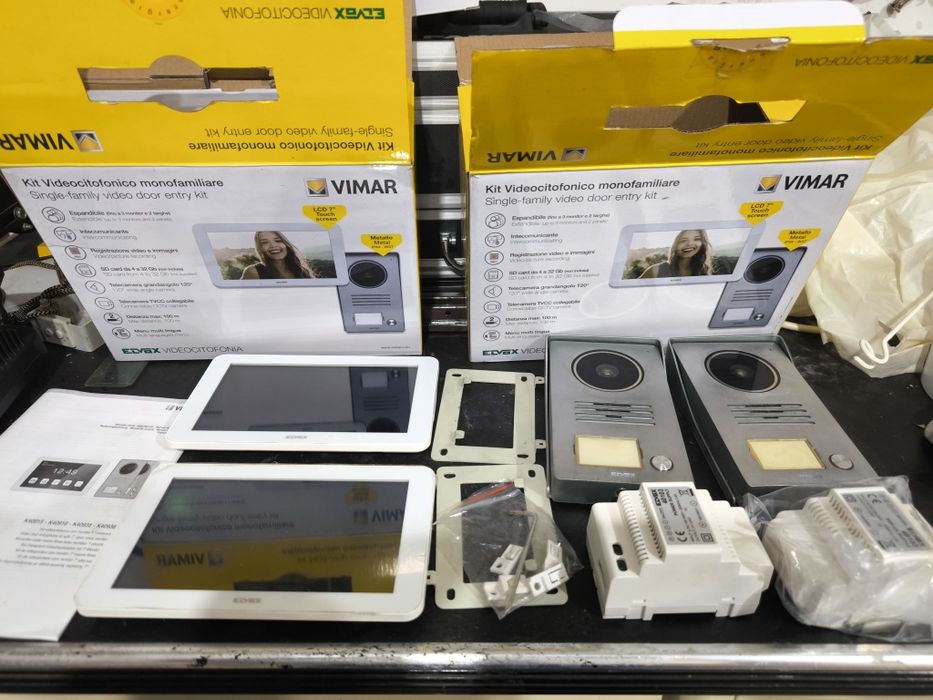 Vendo 2 kits de vídeo porteiro vimar elvox