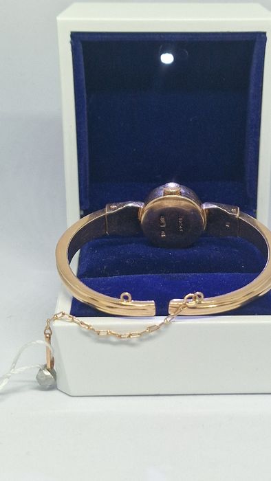 Золотий годинник Чайка 583*
Вага: 19.85г.
Розмір: 16-18.5 см.
Ціна: 67