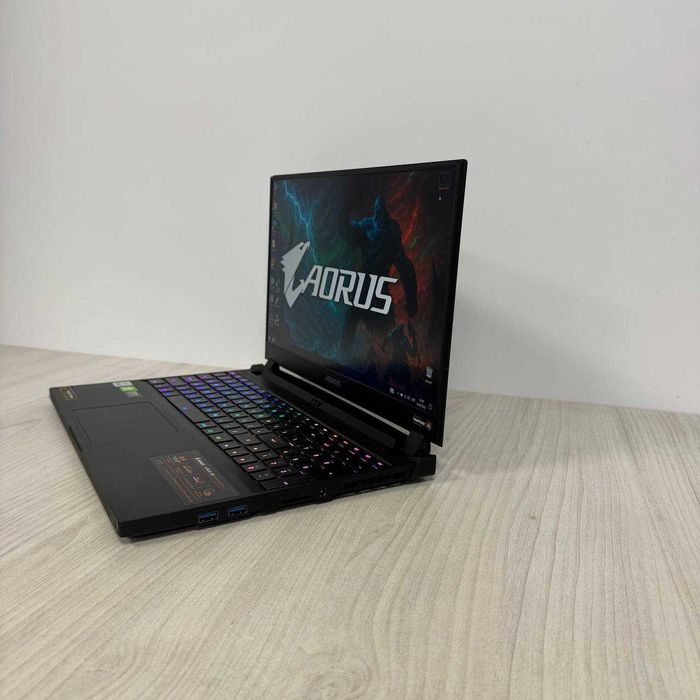 Gigabyte Aorus 15G YC  240Hz i7-10870H 16GB SSD 1TB RTX 3080