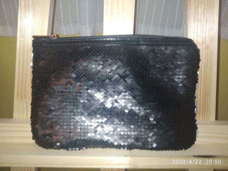 Carteira/ Bolsa de mão preta com brilhantes