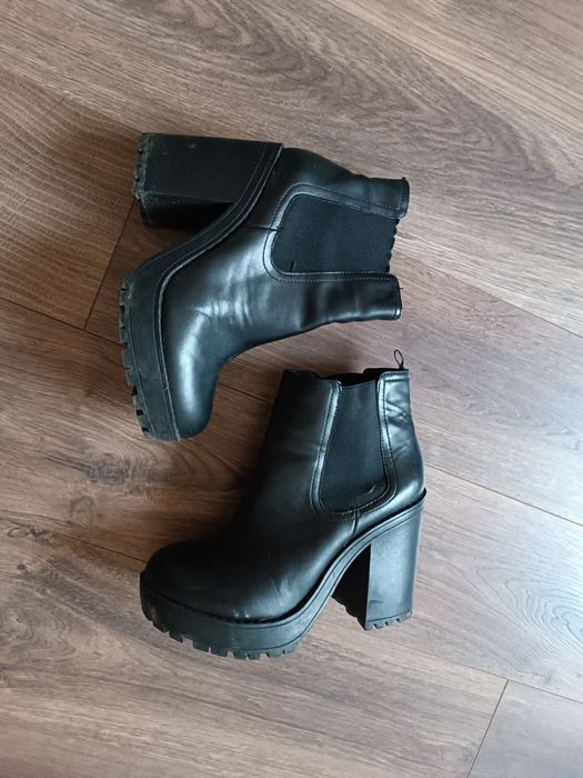 Dwie pary butów w cenie
