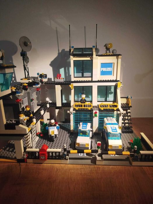 LEGO City Posterunek policji 7744