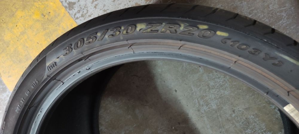 Pneus 305/30/20 Pirelli semi novos