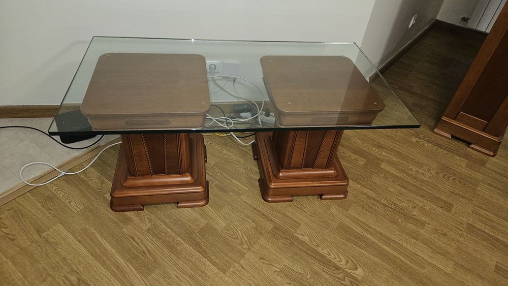 Mesinha de vidro com 2 colunas em cerejeira 120x65