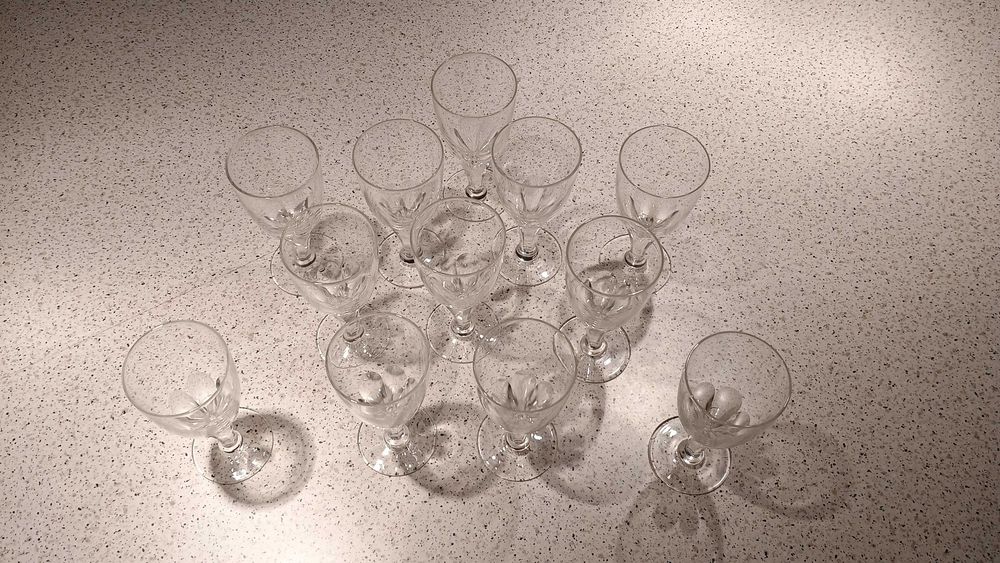 Szkło PRLu - vintage komplet 12 średnich kieliszków łezki