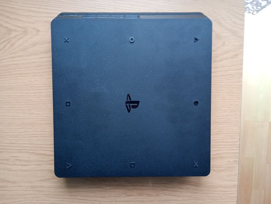Konsola Sony PS4 slim komplet plomba 2 pady