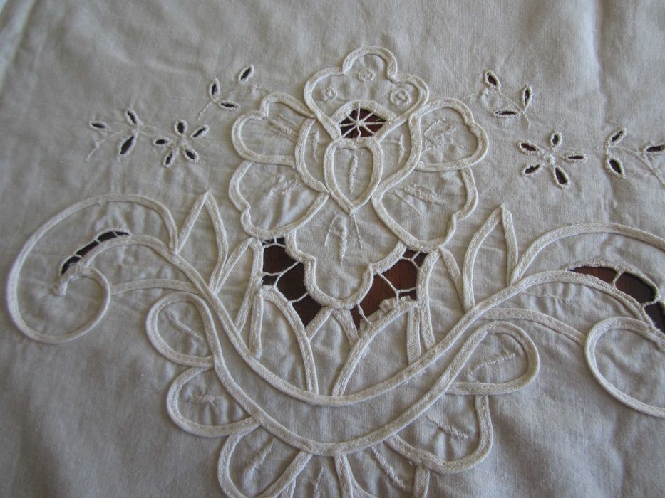 Bela Toalha Bordada Portuguesa-NOVA BAIXA de PREÇO