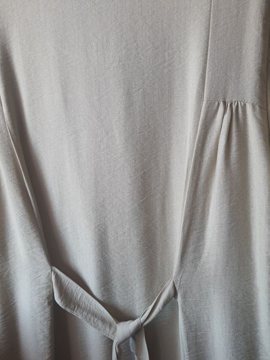 Vestido bege tipo linho