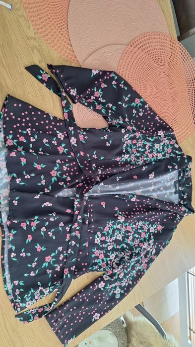 Narzutka wiązana w pasie a la kimono