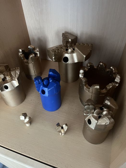 Долота трехшарошечные,долота шарошкові