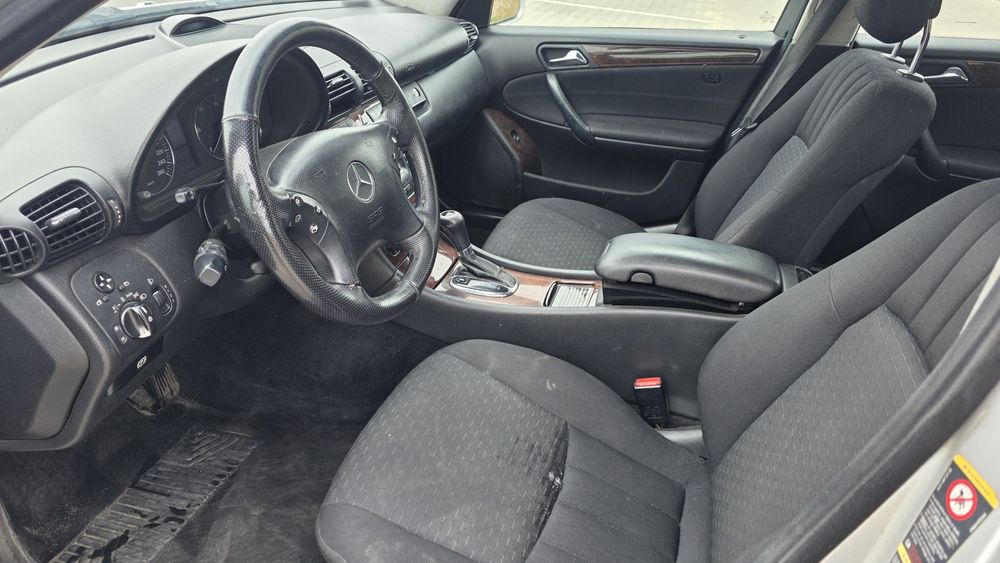 Syndyk sprzeda samochód osobowy Mercedes-Benz C220, rok. prod 2004