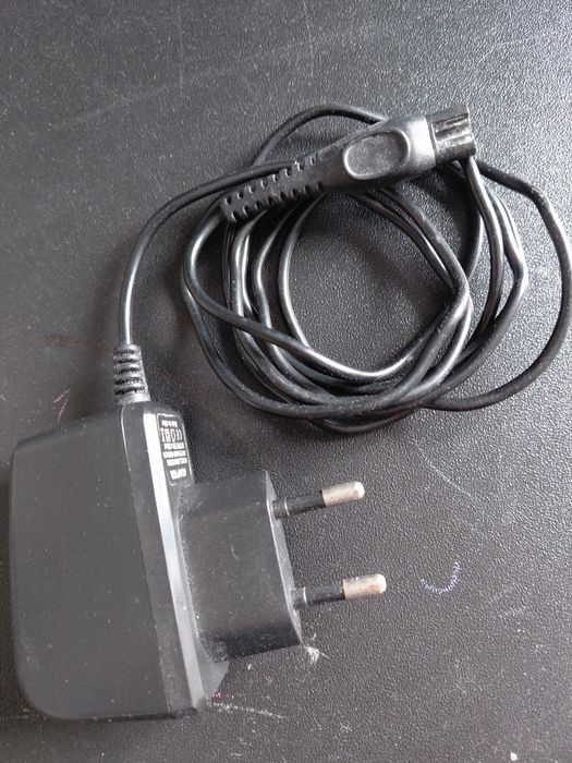 Carregador Máquinas de barbear/aparar, output 15V.