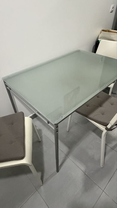 Mesa de vidro com 3 cadeiras Ikea