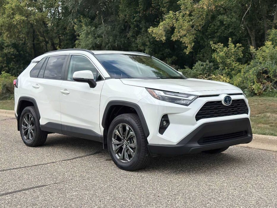 Toyota RAV4  XLE Premium      2022