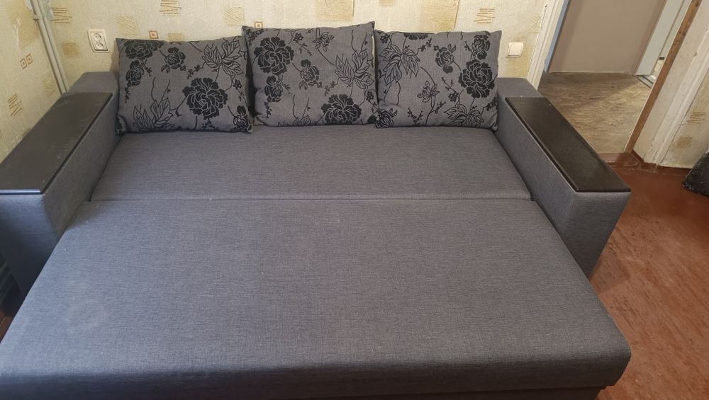 Диван  аграрному стан