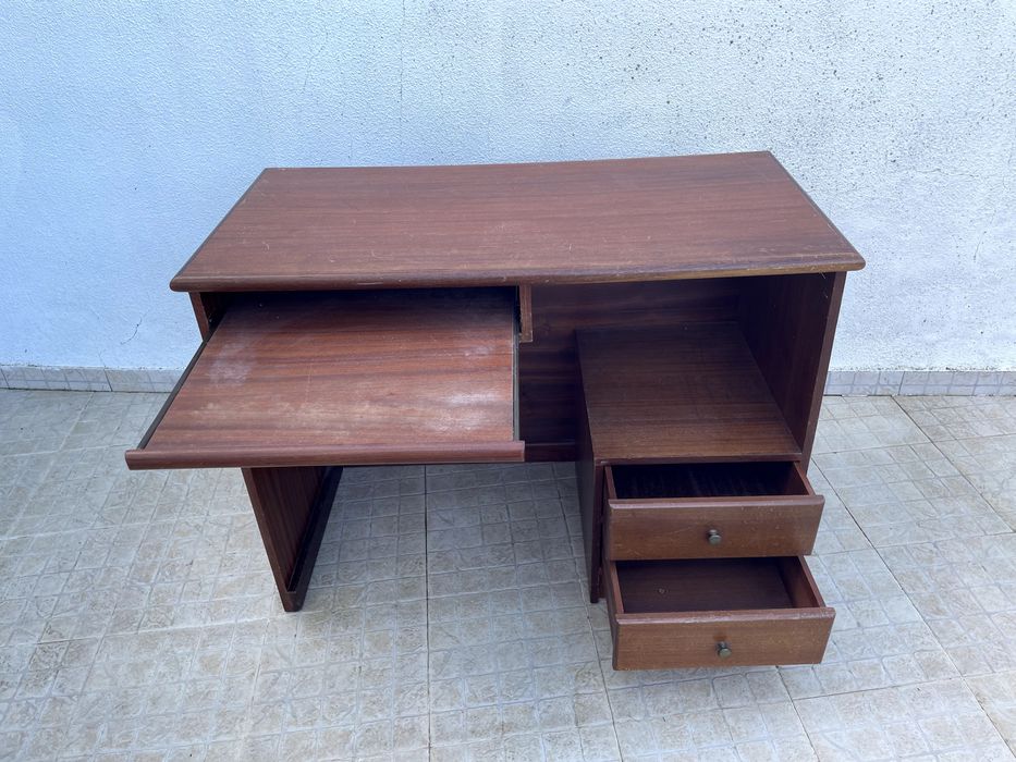 Secretária escolar, em Madeira