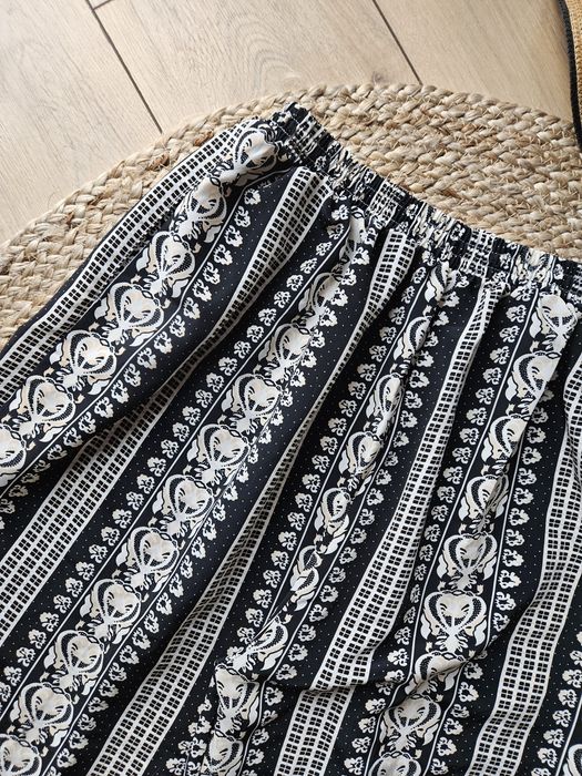 Damskie spodnie haremki boho – czarno-białe ornamenty