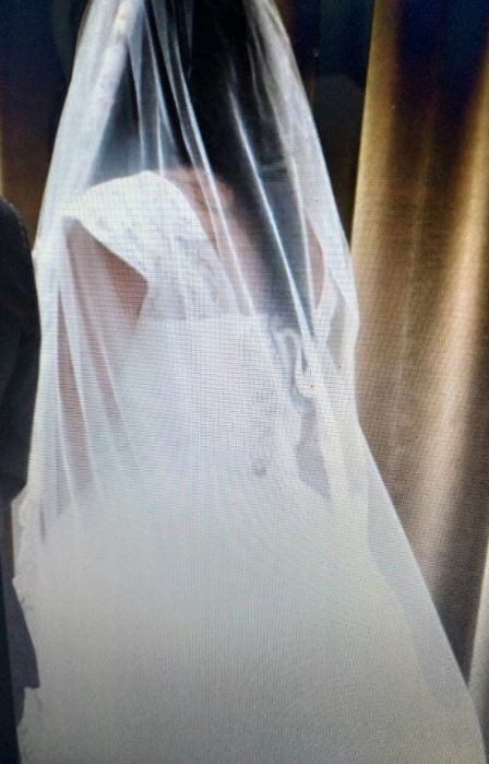 Vestido de noiva  + véu 3,5m,  incluido acessórios)
