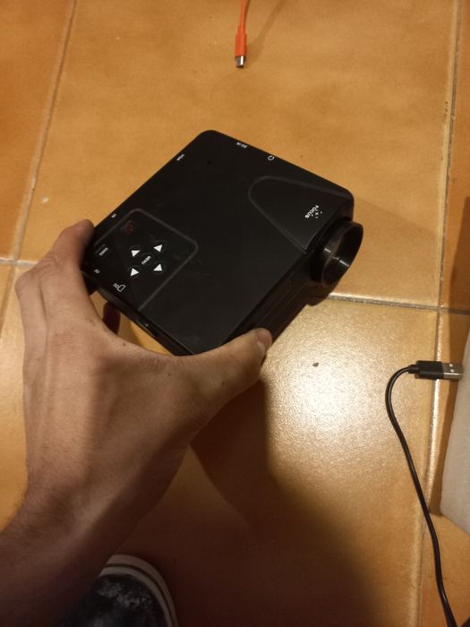 Mini projetor preto
