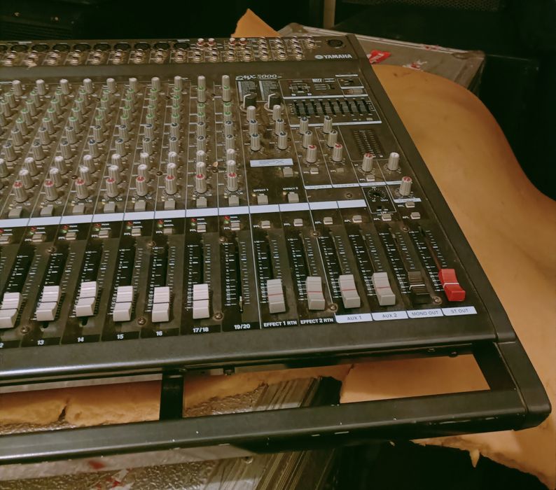 JBL JRX 100 e Yamaha EMX5000