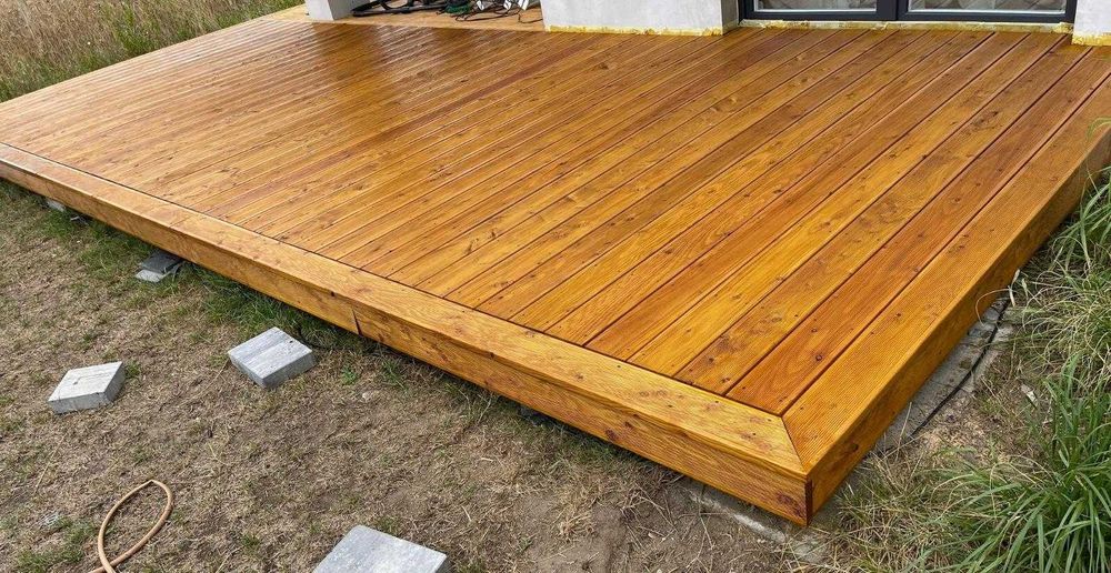 Deski tarasowe modrzew syberyjski 28x150mm ryflowana i gładka deska