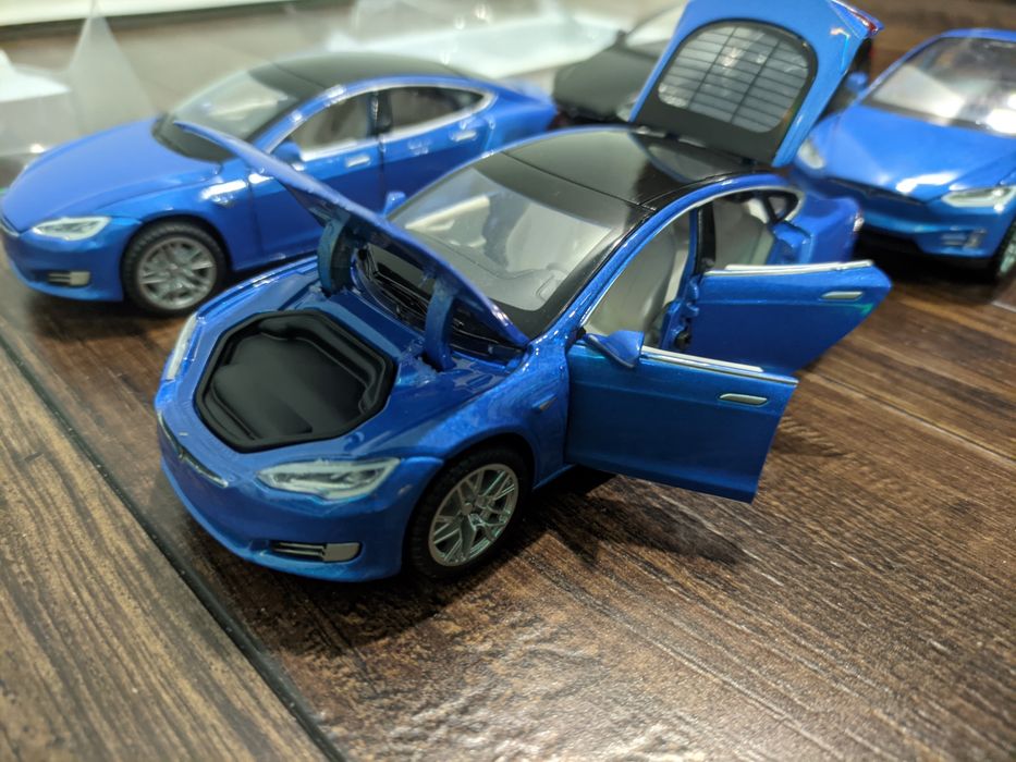 Tesla Model X и S модель 1:32 . Металлическая, Звук, Свет.: 550 грн ...