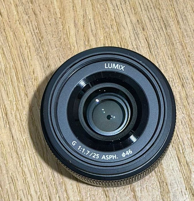 Panasonic Lumix GH5 + Leica 12–60 f/2.8–4 + 25 mm f/1.7  Zestaw