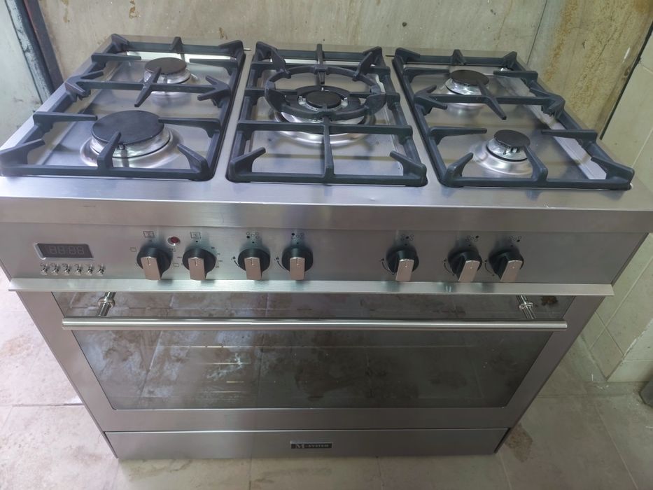 Професійна газова плита на 5 камфорок