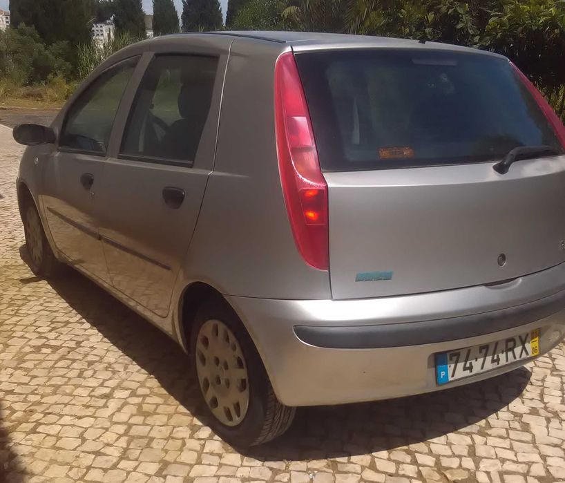 Automovel em bom estado de conservação e funcionamento