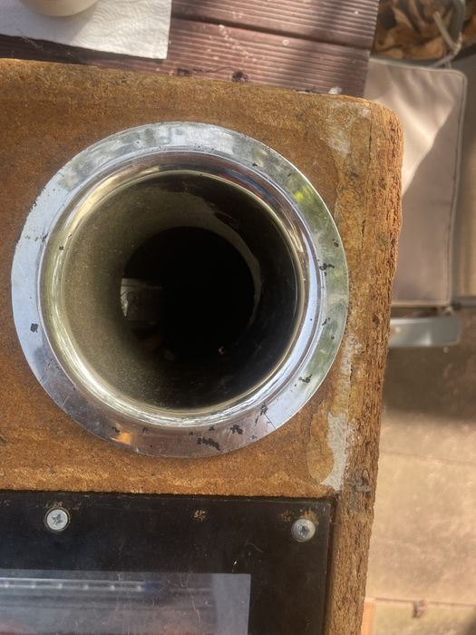 Caixa para colunas na bagageira