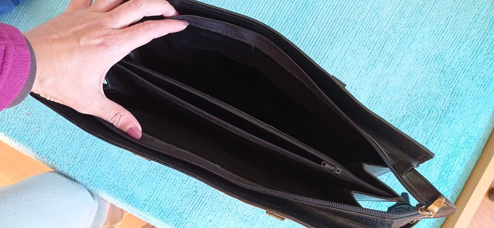 Pasta preta em pele - NOVA