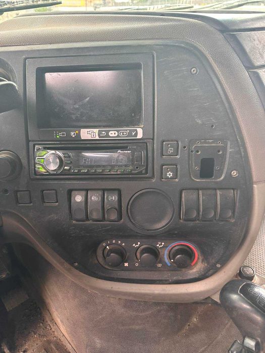 Тягач вантажний DAF XF 105