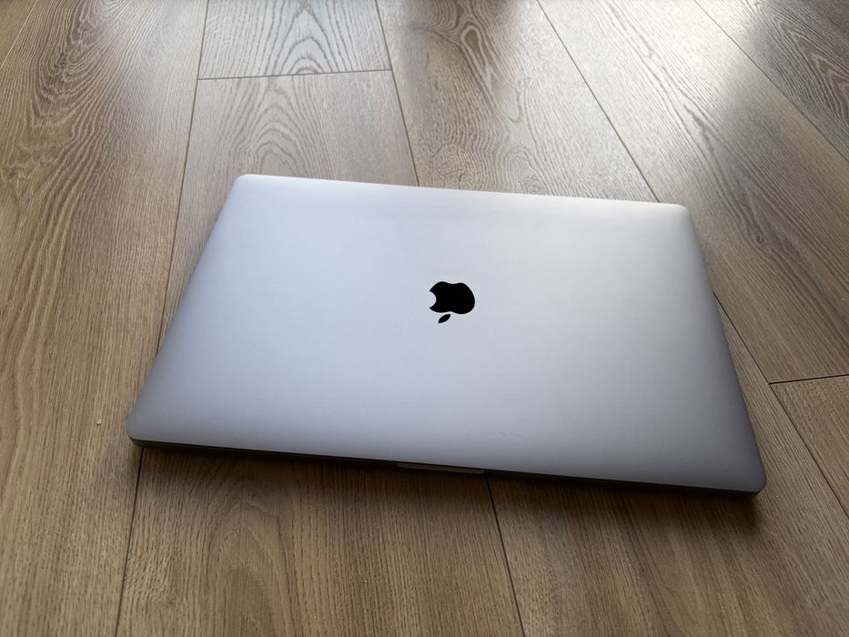 MacBook Pro 16 2019, 64 GB RAM, 1 TB dysk